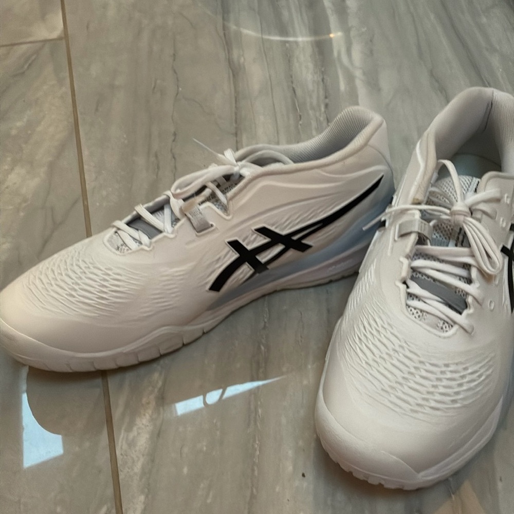 Worn once Men’s ASICS tennis sneakers